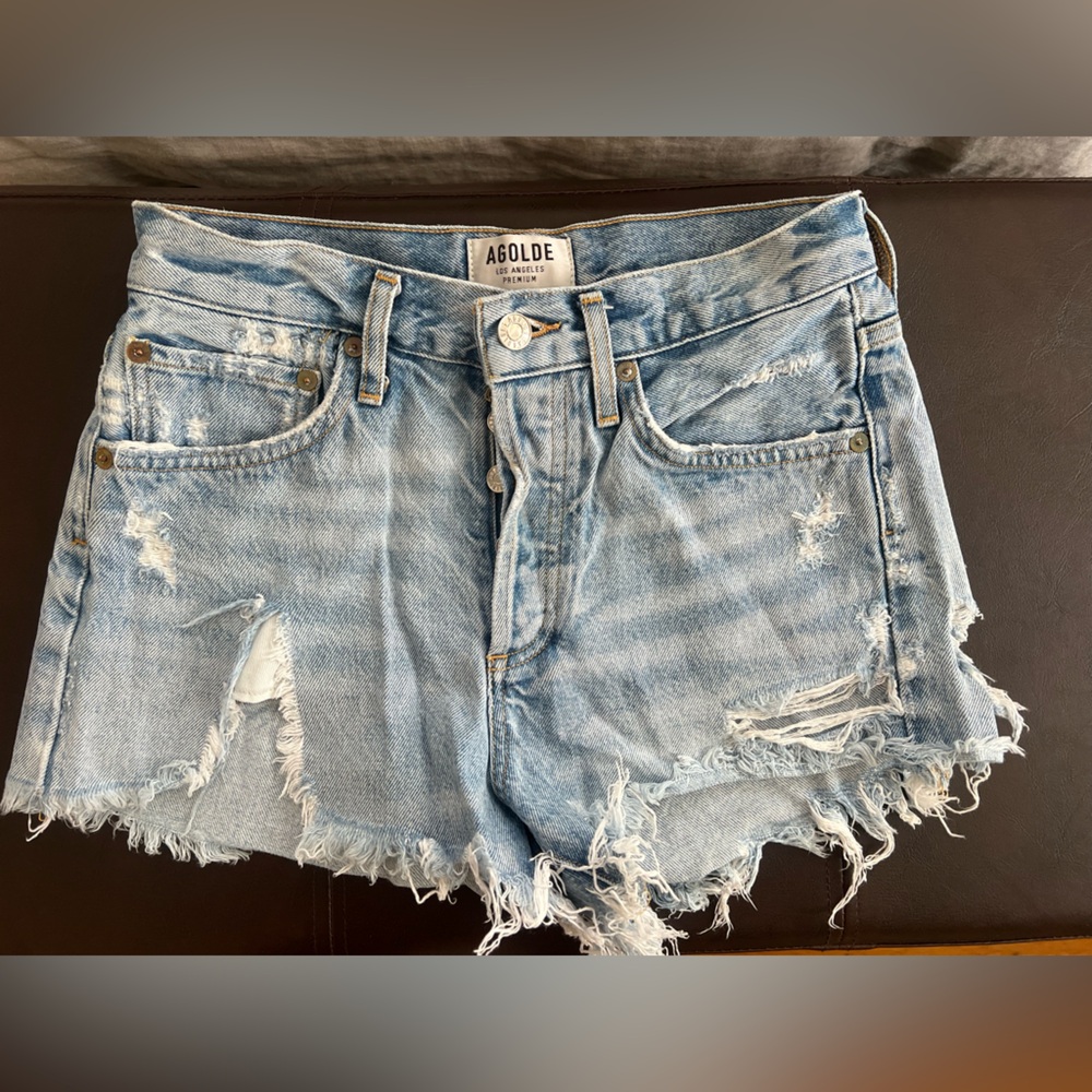AGOLDE short sized 24. Light wash!